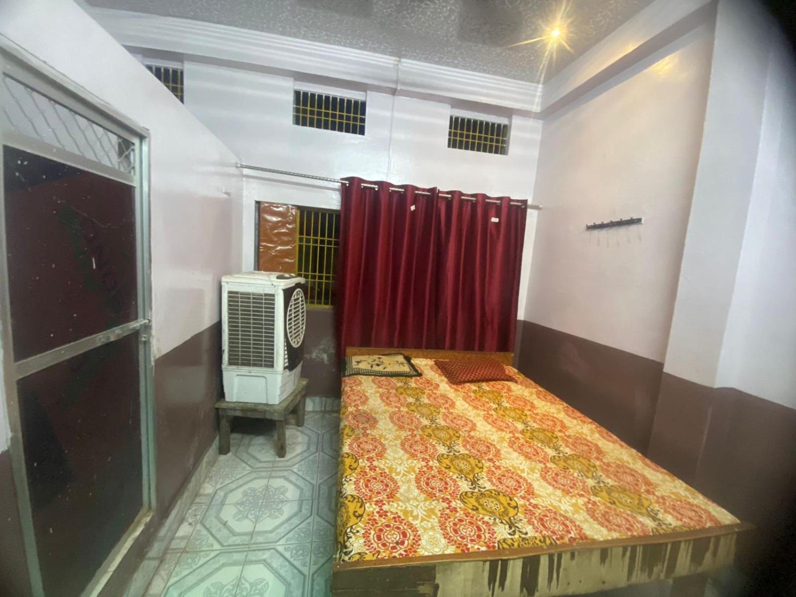 Hotel Yatri Niwas Benares Buitenkant foto