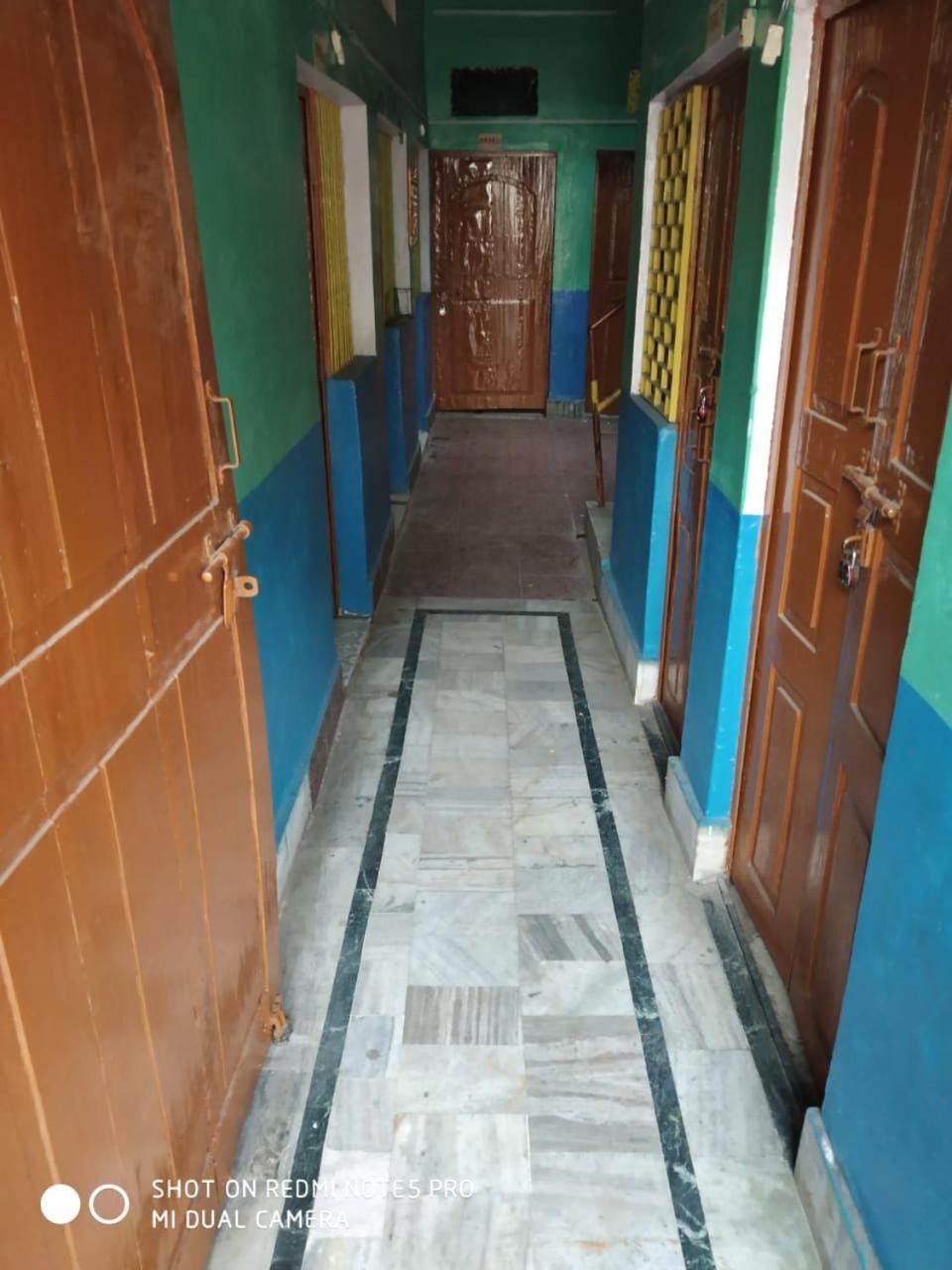 Hotel Yatri Niwas Benares Buitenkant foto