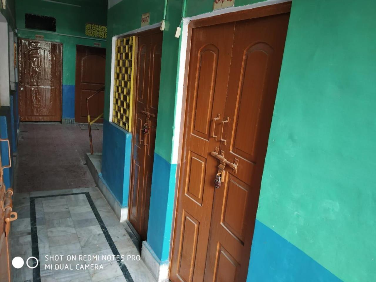 Hotel Yatri Niwas Benares Buitenkant foto