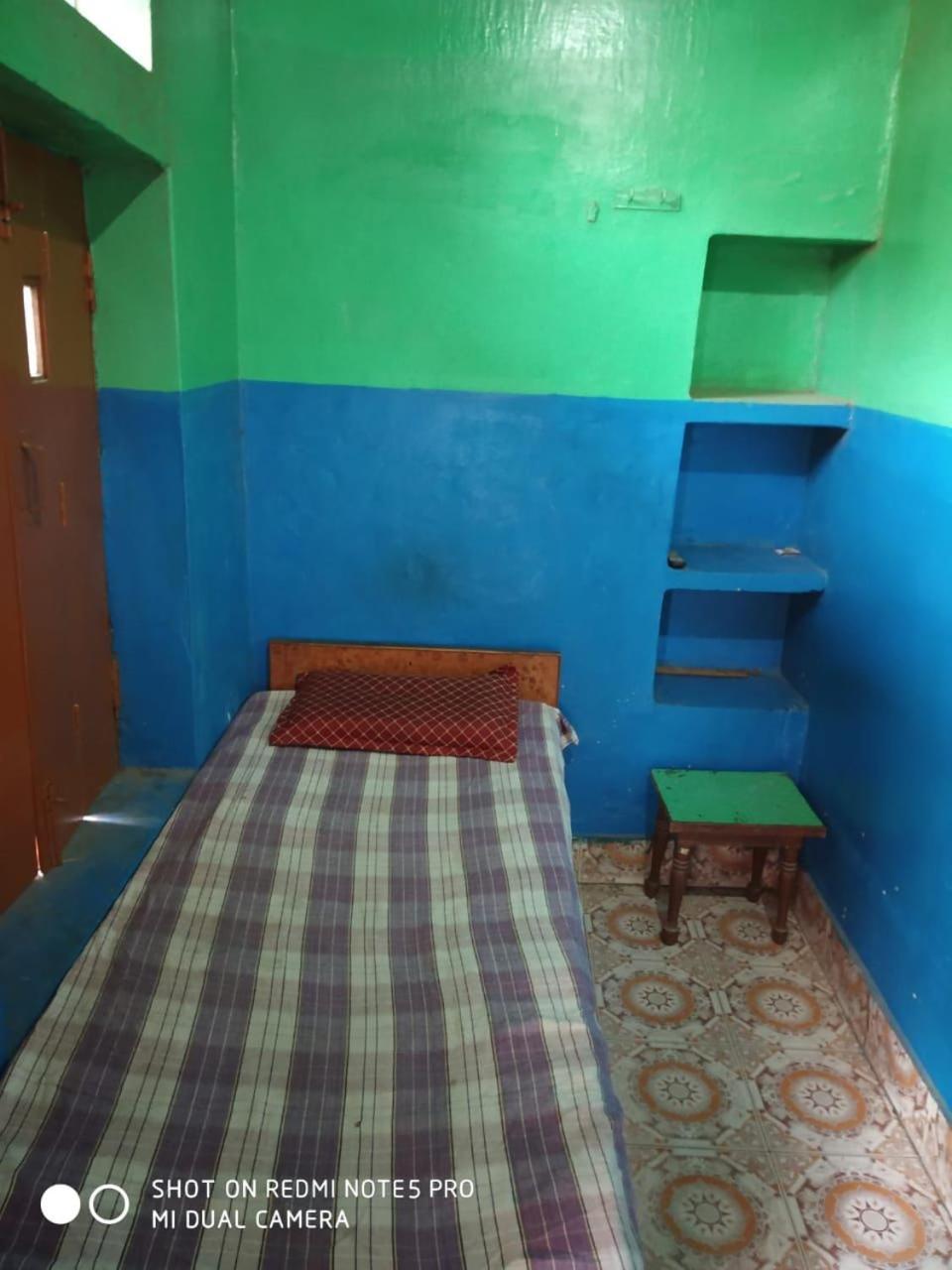 Hotel Yatri Niwas Benares Buitenkant foto