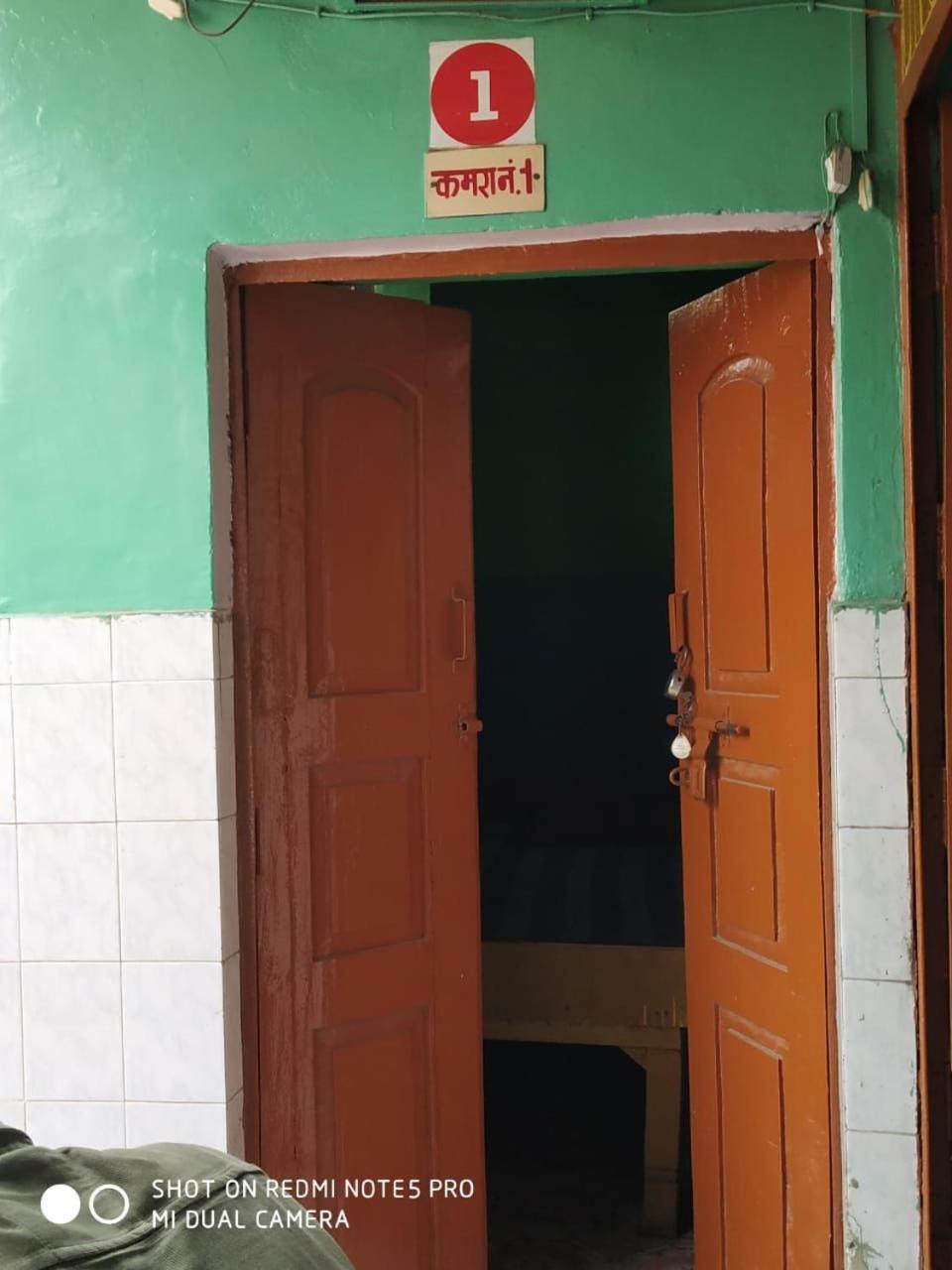 Hotel Yatri Niwas Benares Buitenkant foto