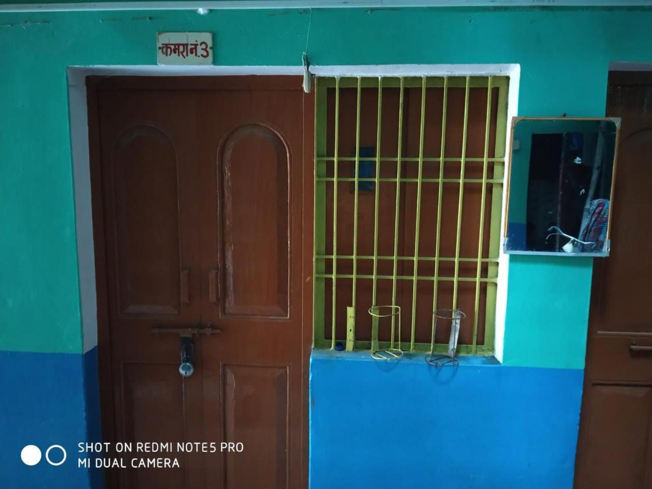Hotel Yatri Niwas Benares Buitenkant foto